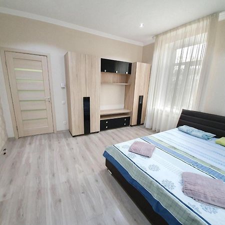 Tourist Home At Stefan Cel Mare With 2 Rooms Chisinau Exterior photo